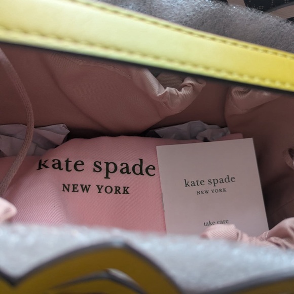kate spade Dorie medium bucket bag in chartreuse - Picture 7 of 9